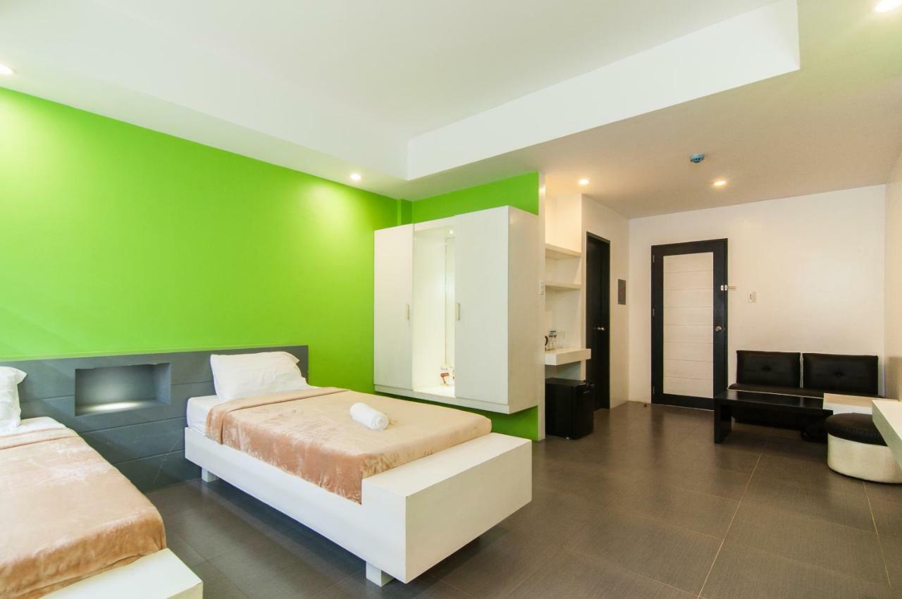 Amable Suites Hotel Balabag  Bagian luar foto